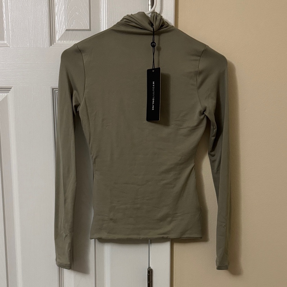 Long sleeve turtleneck